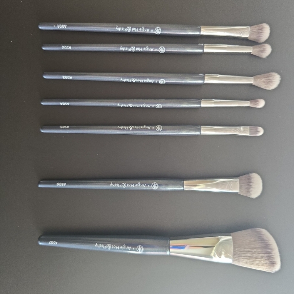 Angie Makeup Beauty Brush Set - Black and Silver - Picture 3 of 5